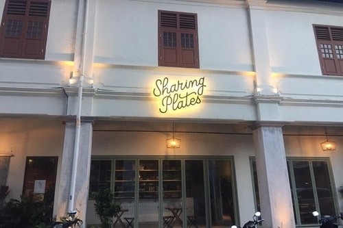 private taxi Johor Bahru to sharing places Melaka cafe