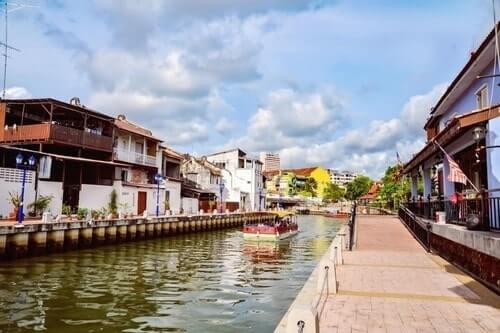 Melaka River to take a photo at these 8 hidden places to visit in melaka