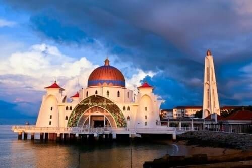 Melaka Straits Mosque to take a photo at these 8 hidden places to visit in melaka